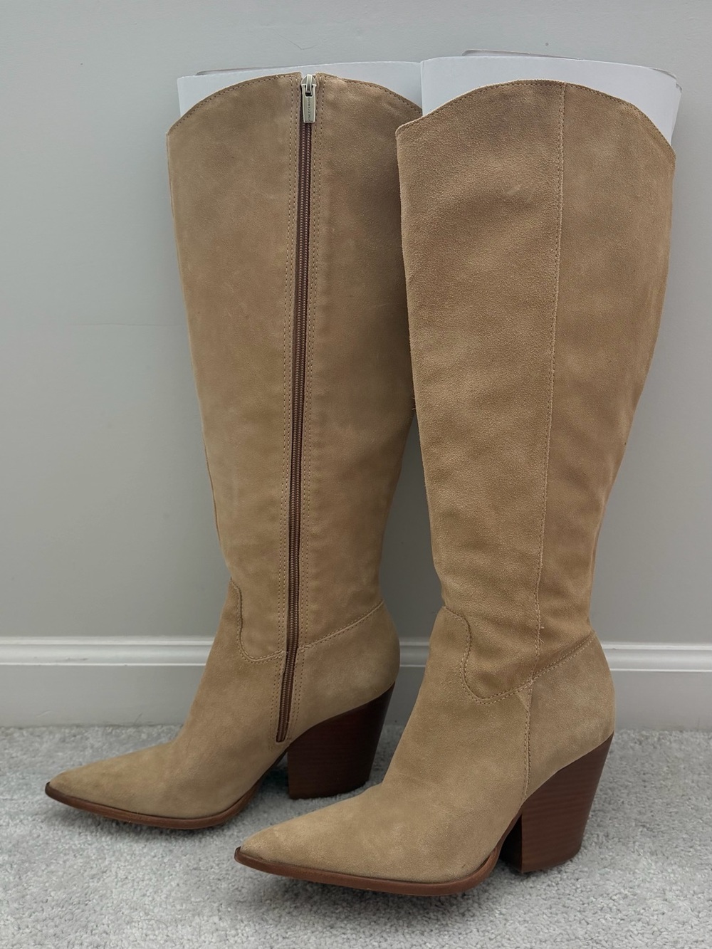 Vince Camuto Oyennda Tortilla Wide Calf Suede Knee-High Boots 9.5 - Picture 2 of 6